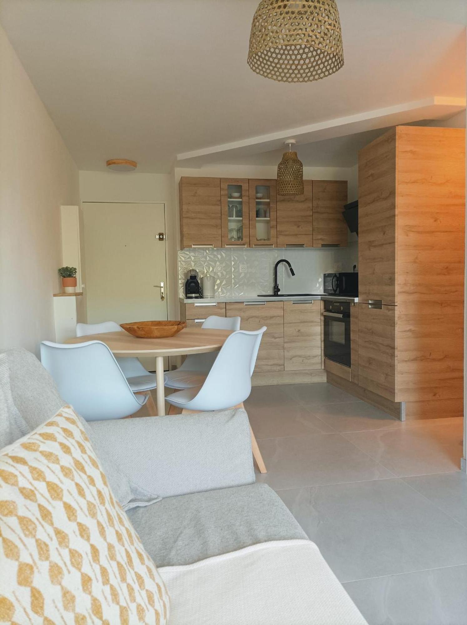 Avec Piscine Apartment Sete